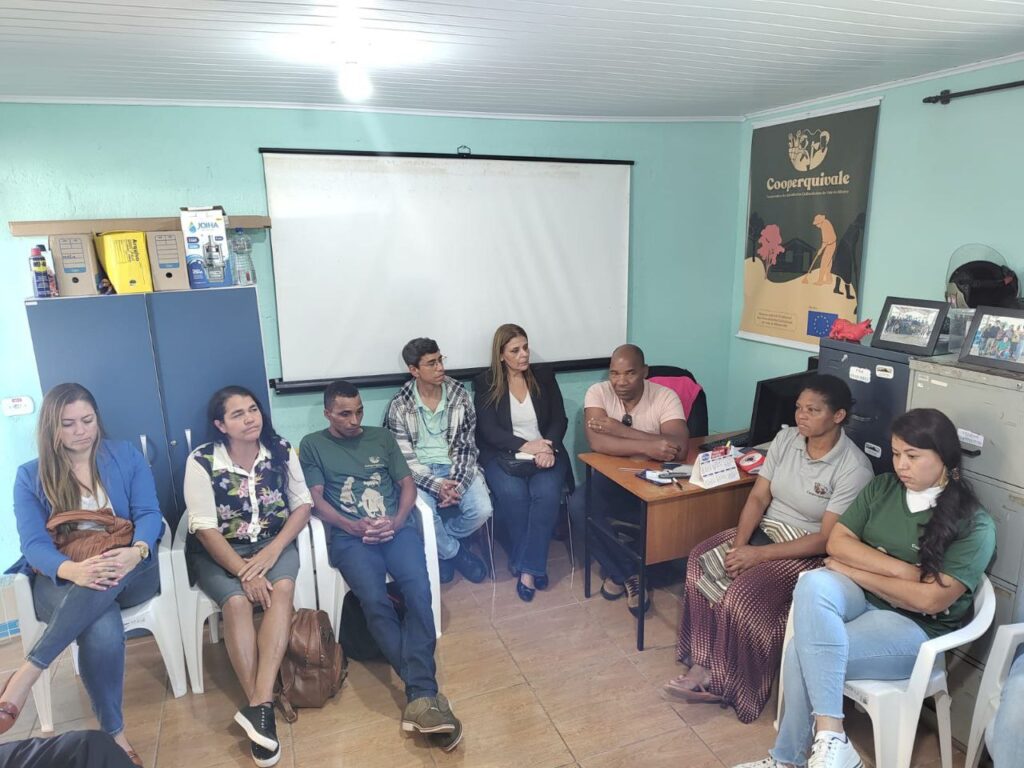 Reitor José Vicente na cooperativa Cooperquivale